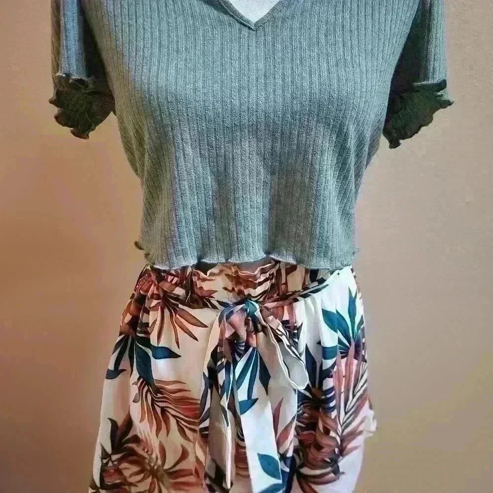 Shein outfit! 1 pair of shorts with 2 tops. Women's 1x - Picture 3 of 16